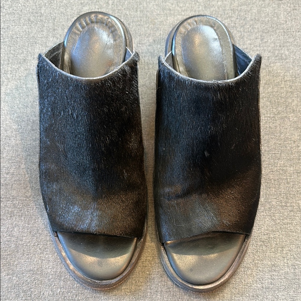 Wal and Pai Black Women's Mules